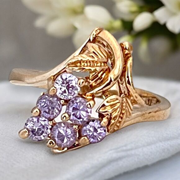 Vintage Ring Size 6 Grapes Purple Crystals 18K Gold Plate Mid-Century MCM 14F - Picture 2 of 5